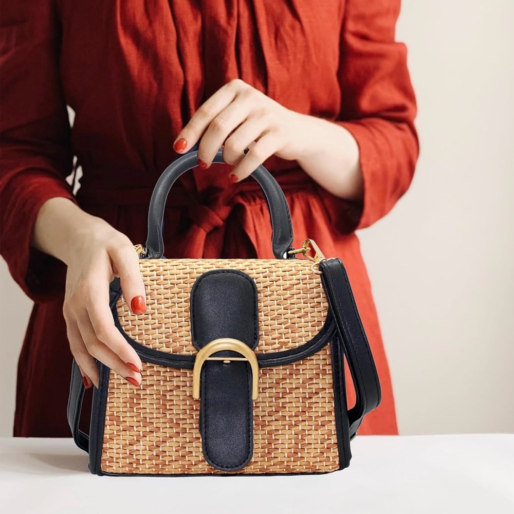 Chic Black and Straw Crossbody Bag with Adjustable Strap - Picture 6 of 7
